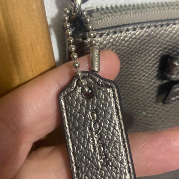 Coach🖤Leatherware Logo Sneakers+🎀Wristlet+🔑chains - Picture 9 of 17